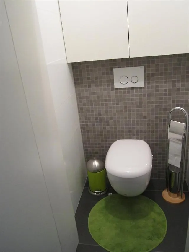 Modern Appartement Op De Zeedijk Met 2 Slaapkamers Te Oostende Apartment