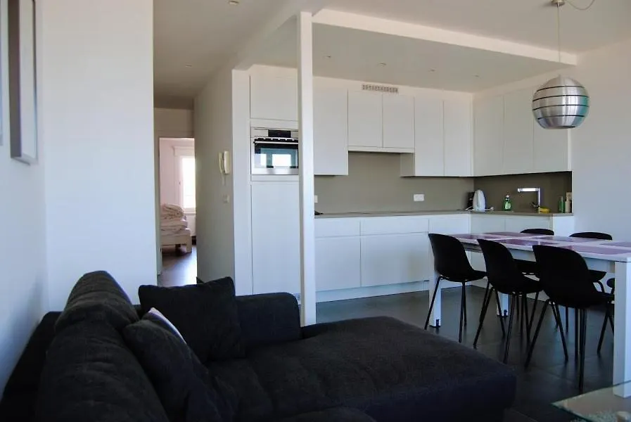 Modern Appartement Op De Zeedijk Met 2 Slaapkamers Te Oostende
